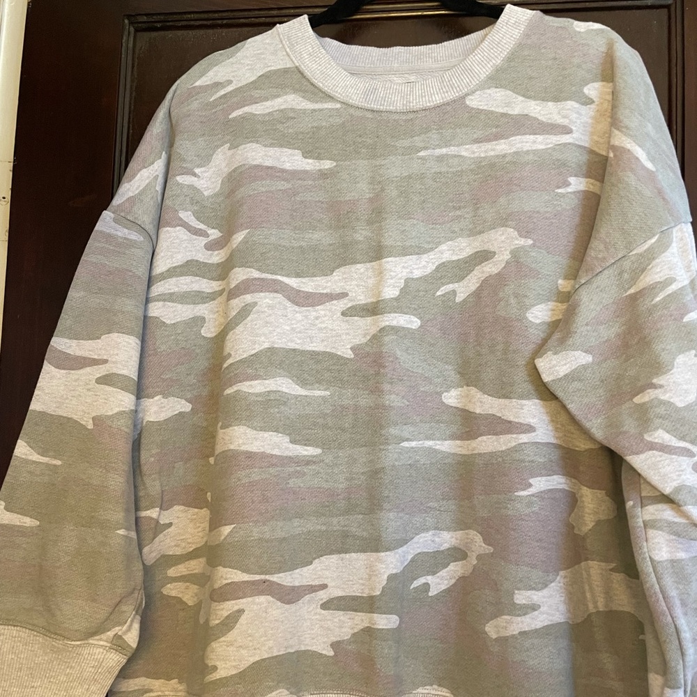 Ladie’s Aerie Sweatshirt